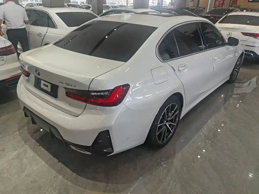 BMW 3 Series 2023 — фото 10