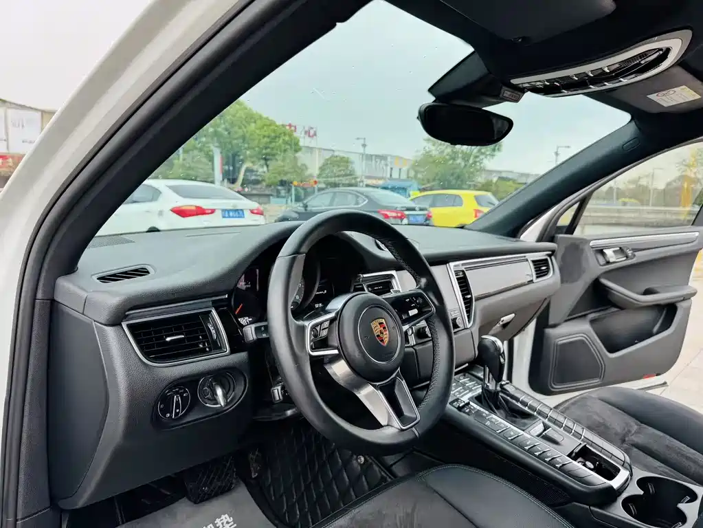 Porsche Macan 2017 — фото 10