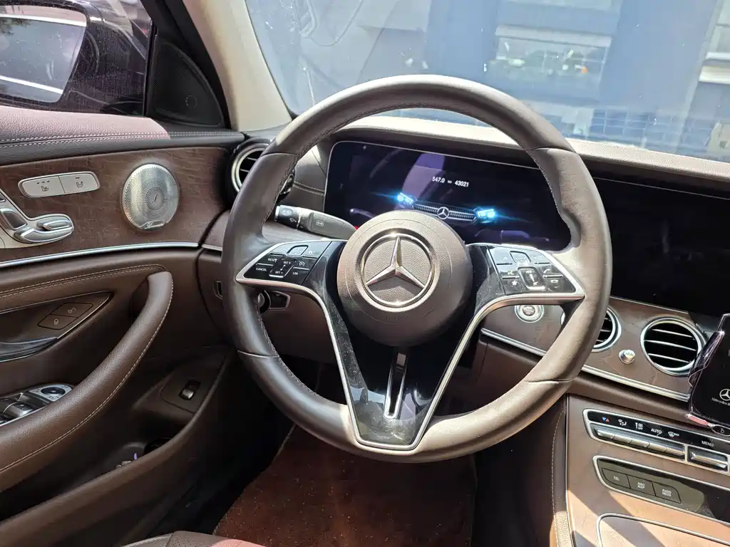 Mercedes-Benz E-Class 2023 — фото 11