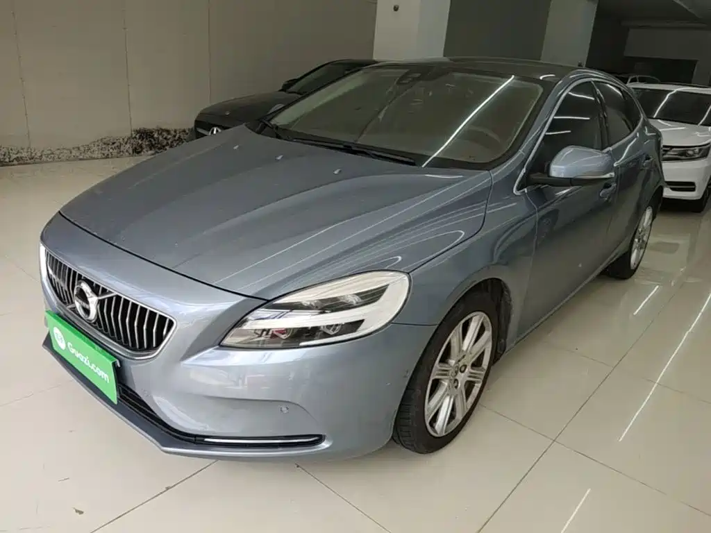 Volvo V40 2016 — фото 1