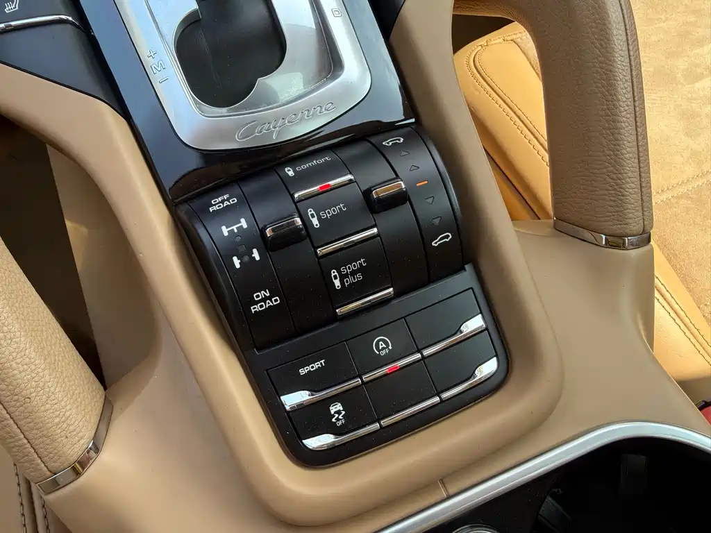 Porsche Cayenne 2016 — фото 18