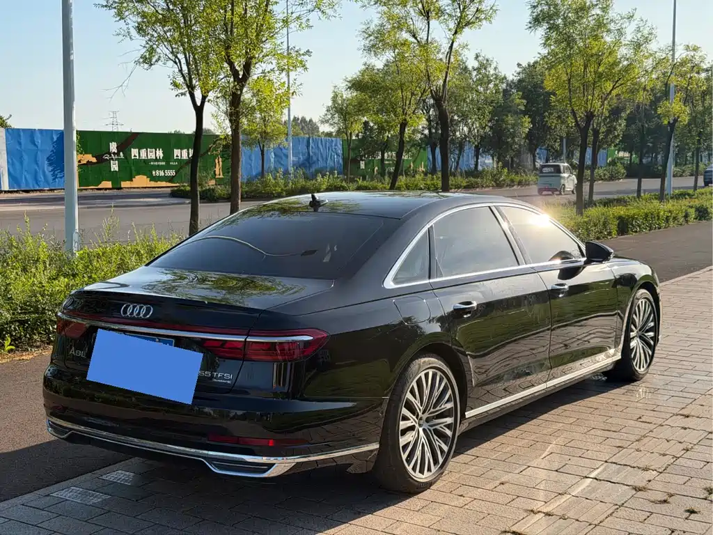 Audi A8 2022 — фото 10