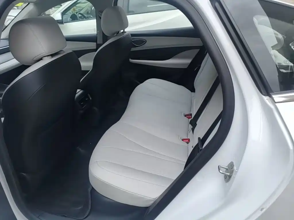 BYD Seal 05 DM-i 2025 — фото 17