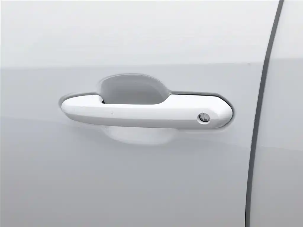 Toyota RAV4 2023 — фото 18
