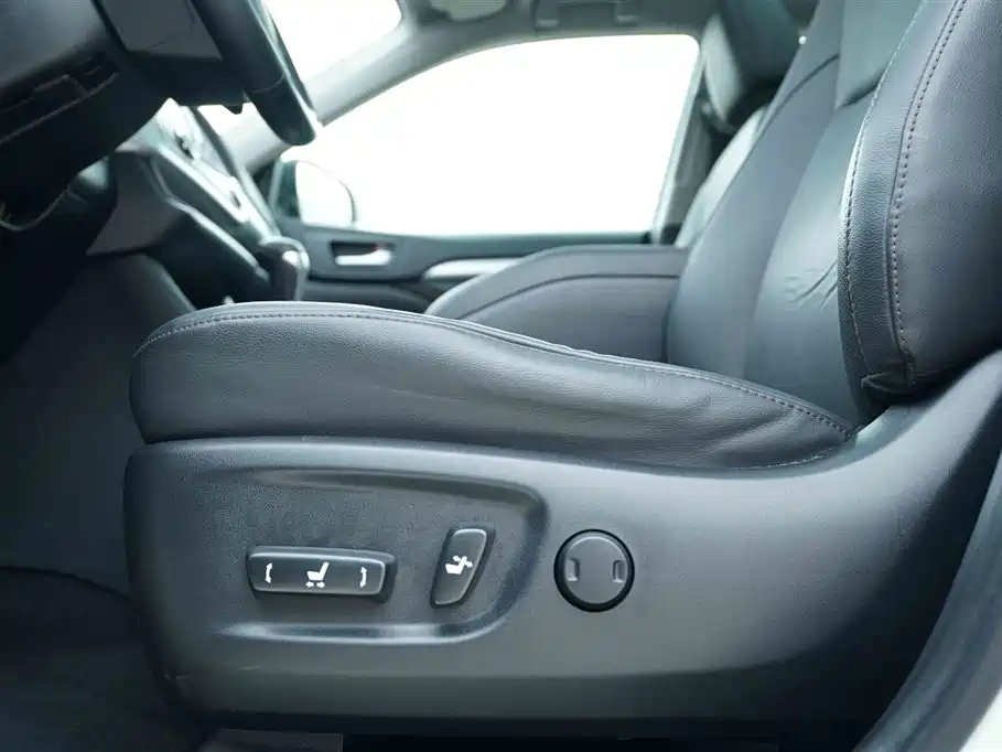 Toyota Highlander 2020 — фото 13