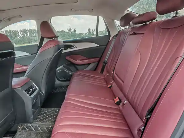 Hongqi H5 2025
