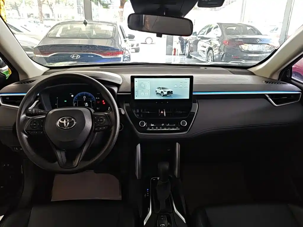 Toyota Corolla Cross 2025 — фото 10
