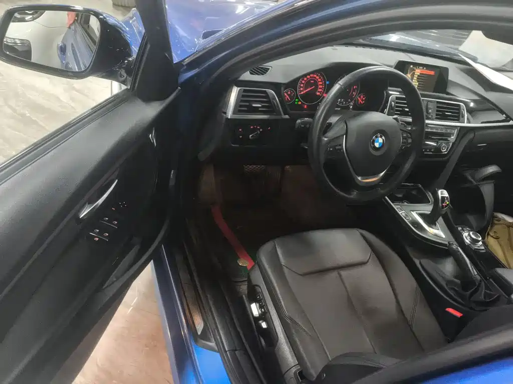 BMW 3 Series 2017 — фото 13