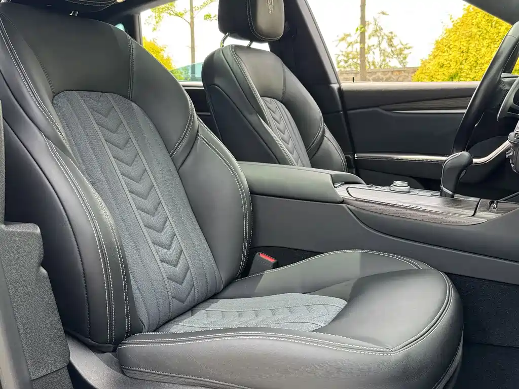 Maserati Levante 2018 — фото 19