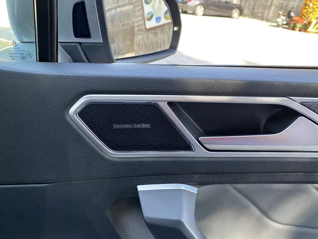 Volkswagen Tiguan L 2021 — фото 11