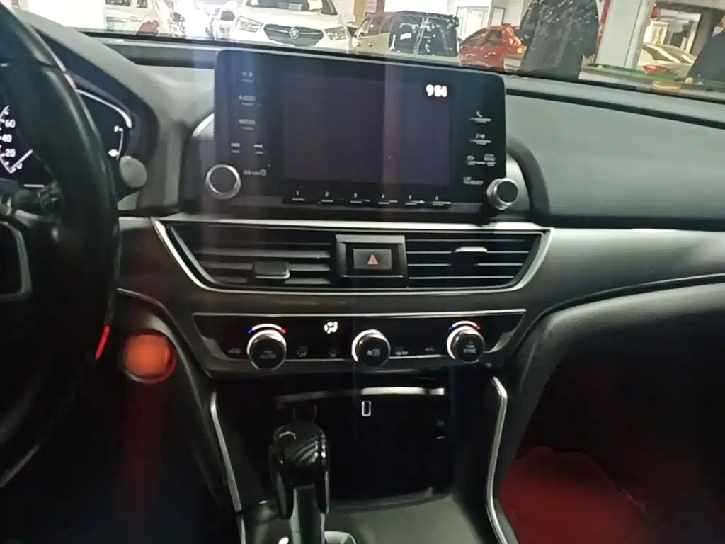 Honda Accord 2019 — фото 10