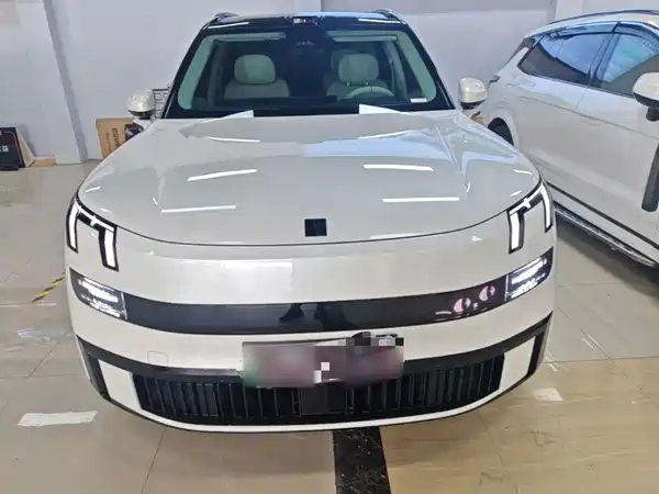 Lynk & Co 900 2025