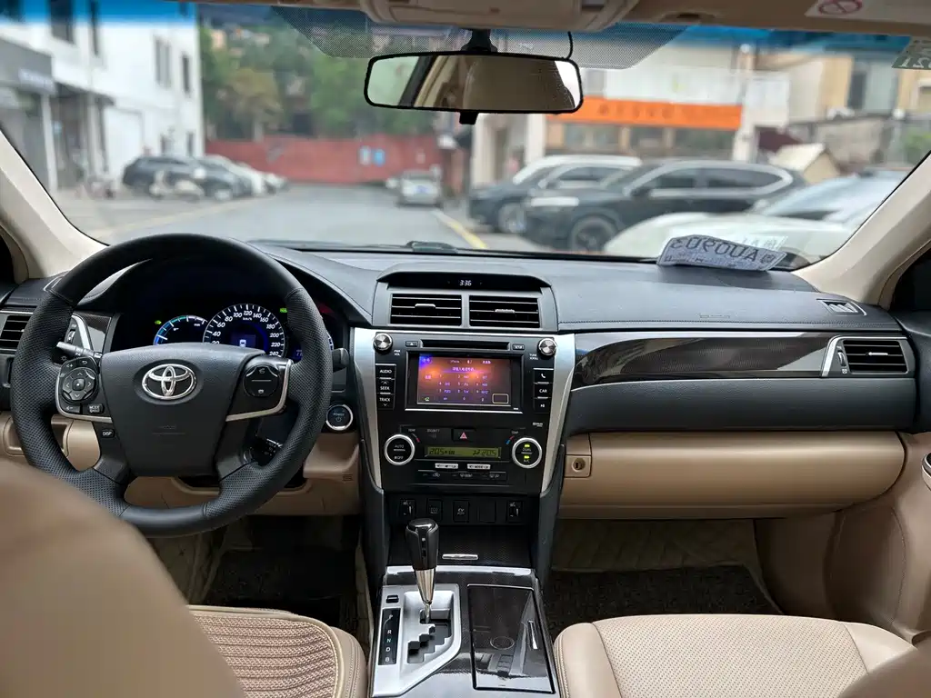Toyota Camry 2013 — фото 22