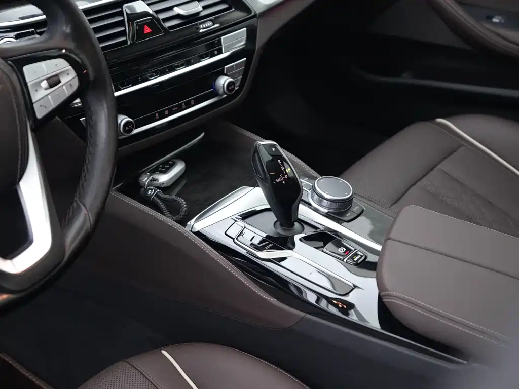 BMW 5 Series 2021 — фото 18