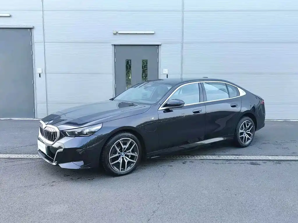 BMW i5 2025 — фото 1