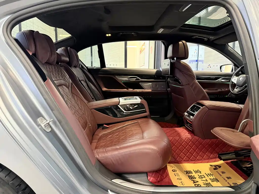 BMW 7 Series 2021 — фото 10