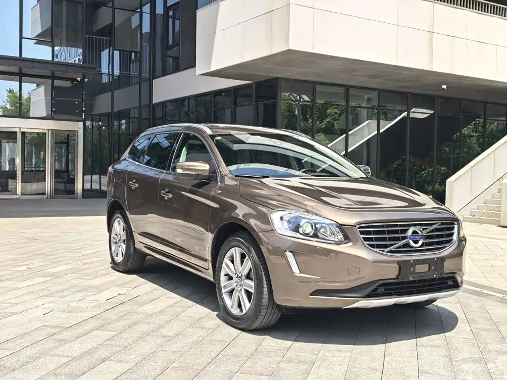 Volvo XC60 2017 — фото 11