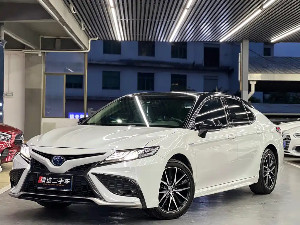 Toyota Camry 2021 — фото 1