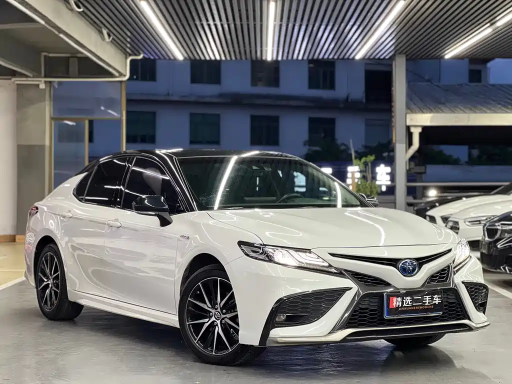 Toyota Camry 2021 — фото 13