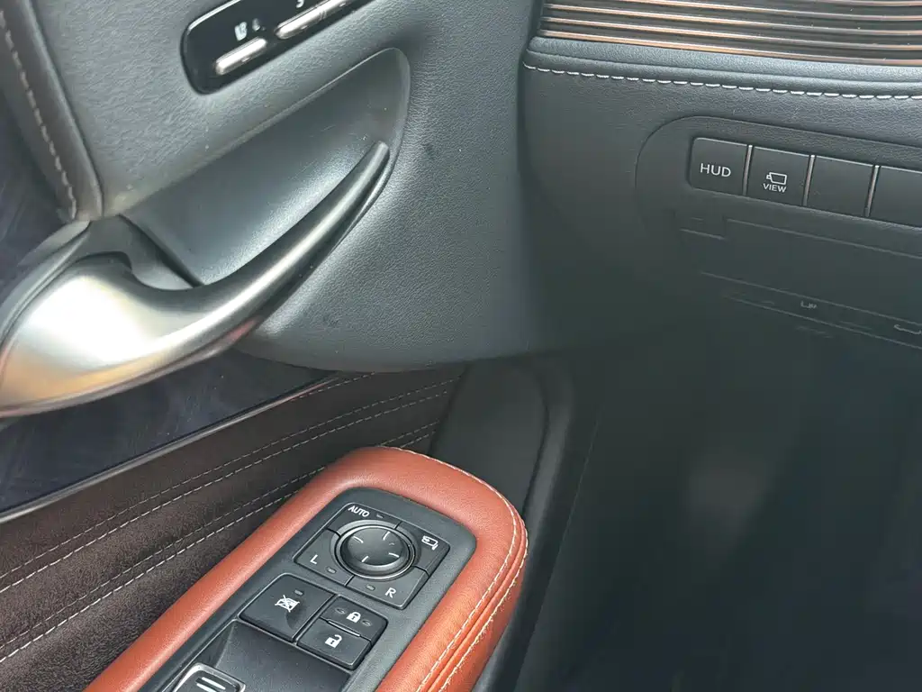 Lexus LS 2019 — фото 14
