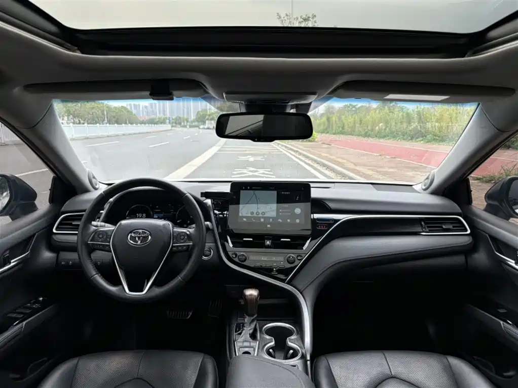 Toyota Camry 2021 — фото 13