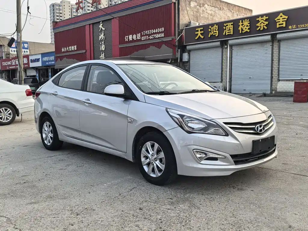 Hyundai Accent 2015 — фото 3