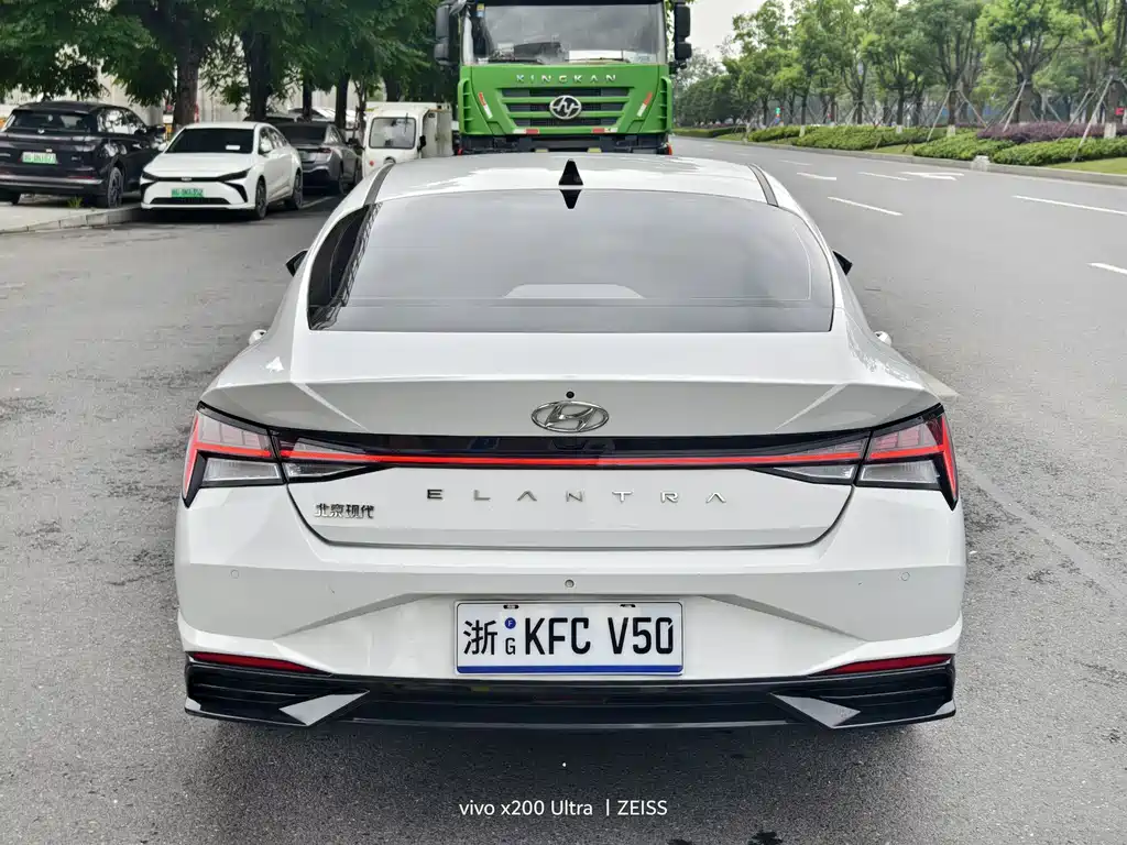 Hyundai Elantra 2022 — фото 13