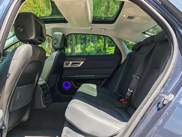 Jaguar XFL 2018