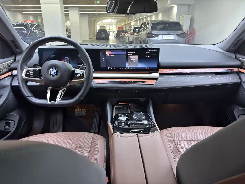 BMW 5 Series — фото 10