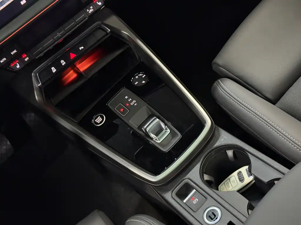 Audi A3 2023 — фото 22