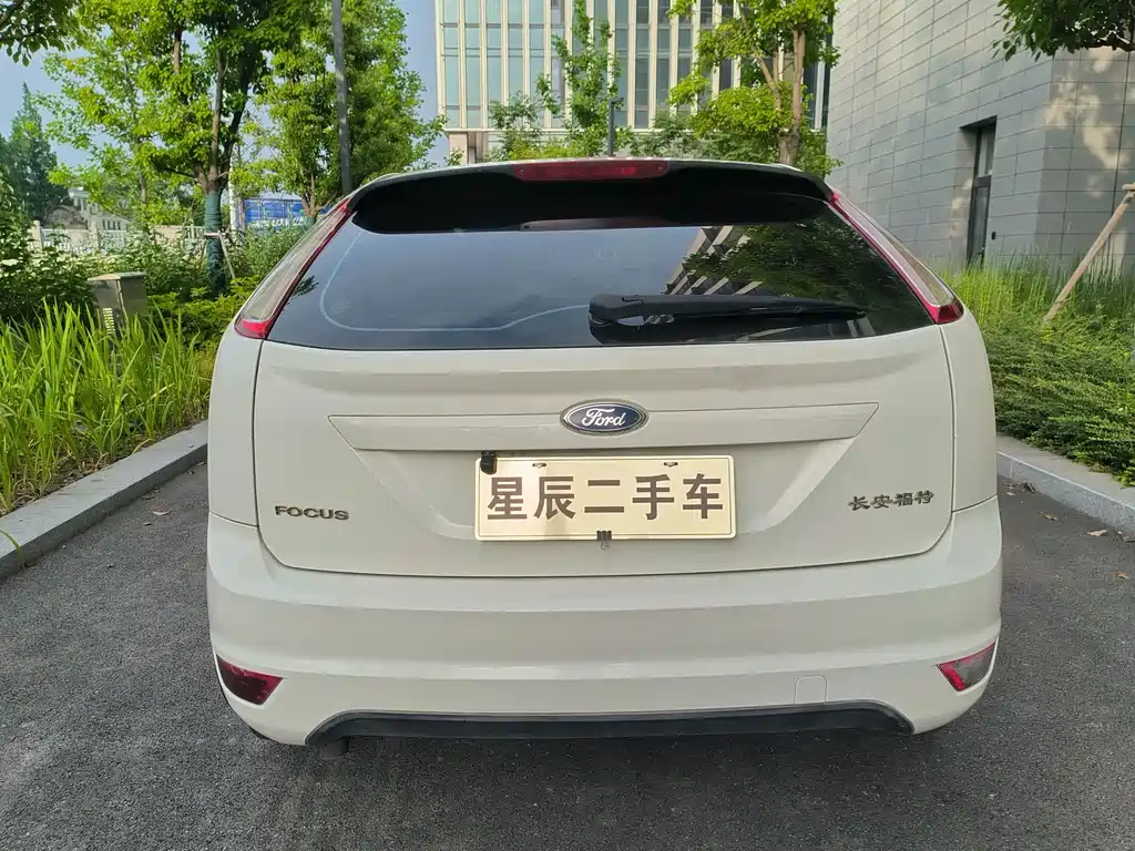Ford Focus 2014 — фото 11