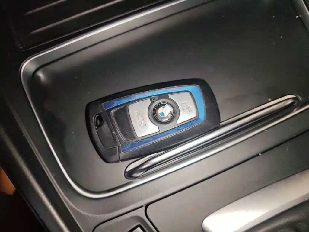 BMW 3 Series 2018 — фото 9
