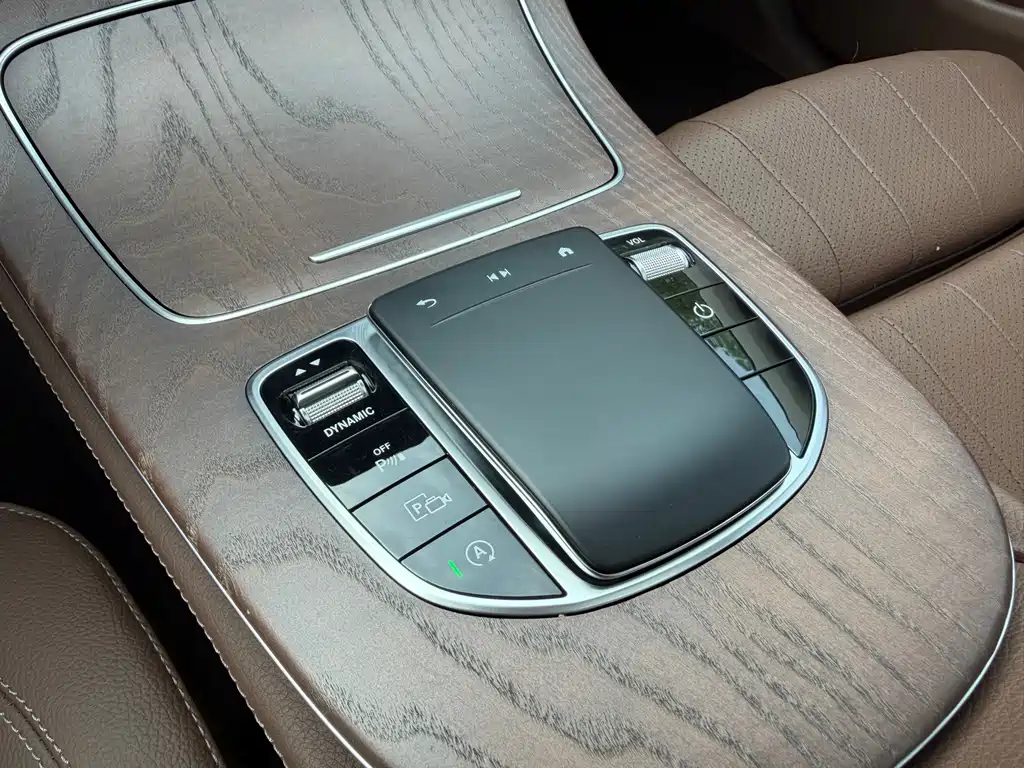 Mercedes-Benz E-Class 2022 — фото 10
