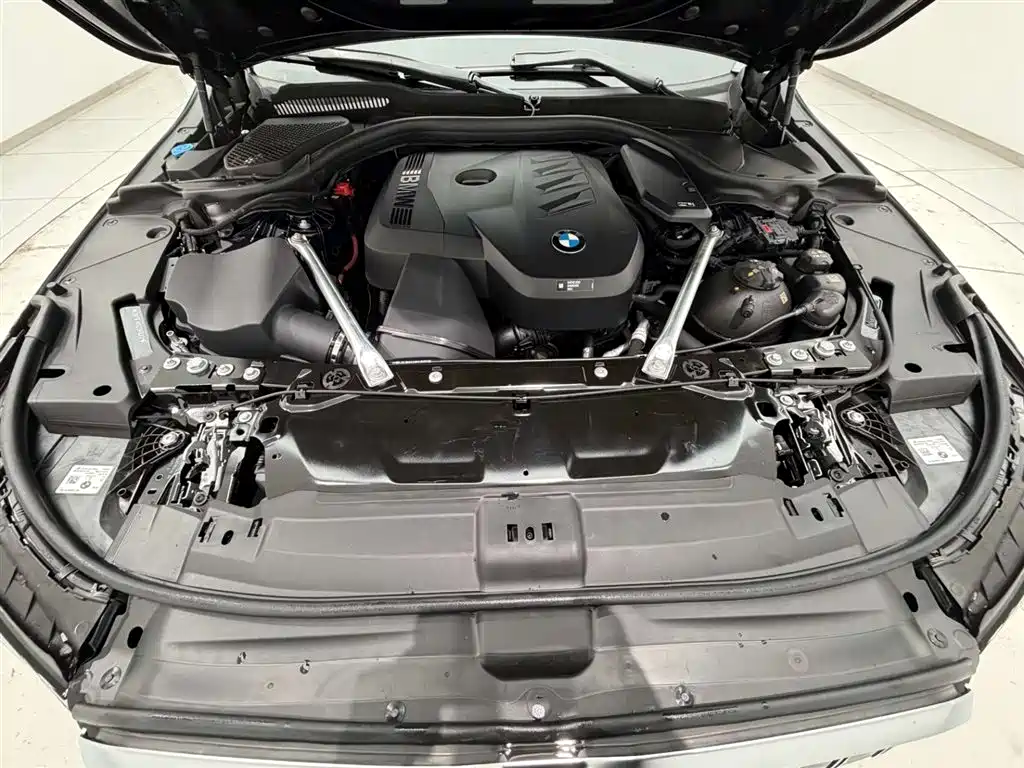 BMW 5 Series 2025 — фото 18