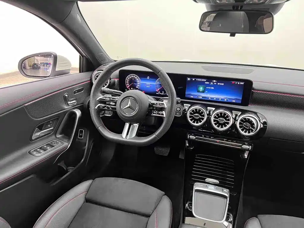 Mercedes-Benz A-Class 2025 — фото 17