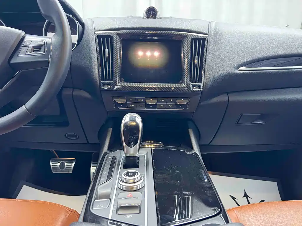 Maserati Levante 2018 — фото 32