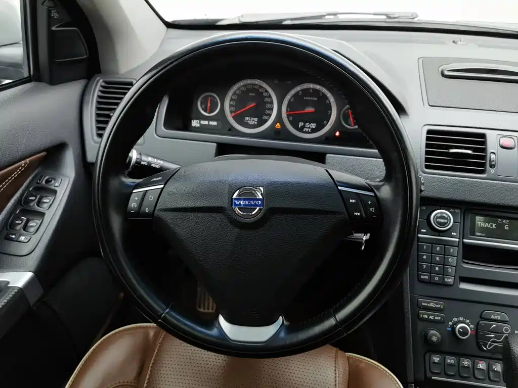 Volvo XC90 2014 — фото 11