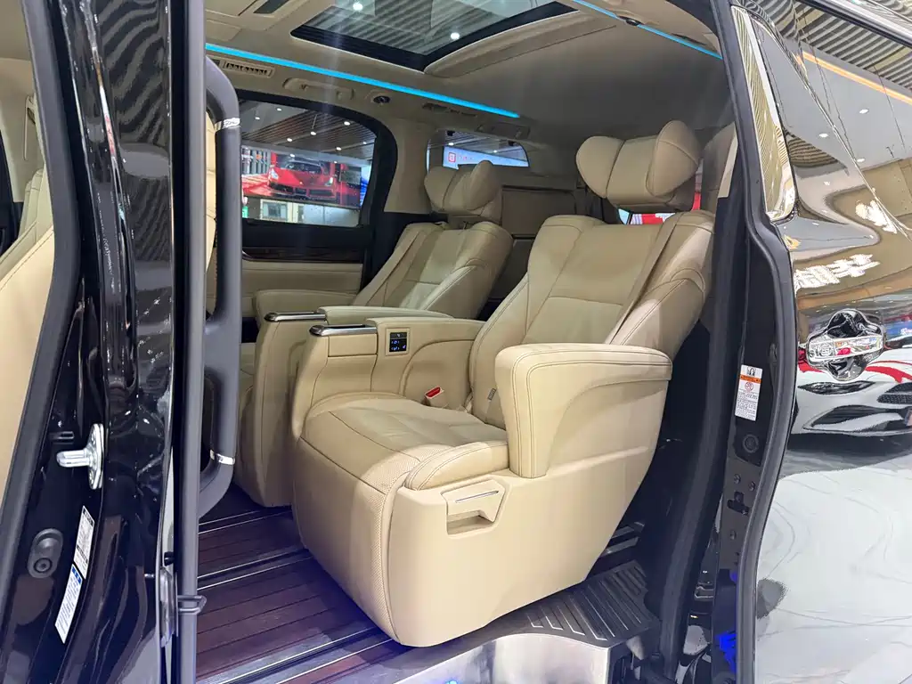 Toyota Alphard 2021 — фото 12