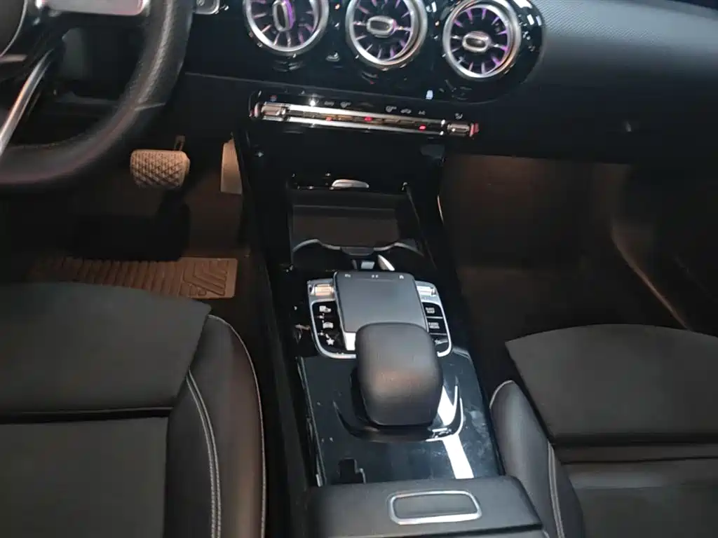 Mercedes-Benz A-Class 2019 — фото 14