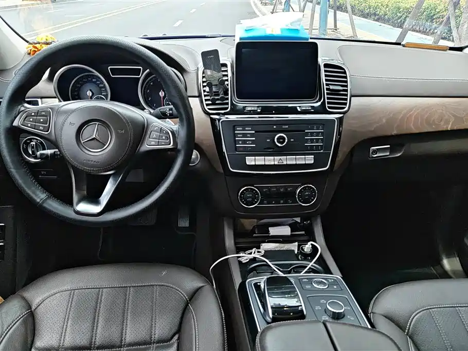 Mercedes-Benz GLS 2016 — фото 12