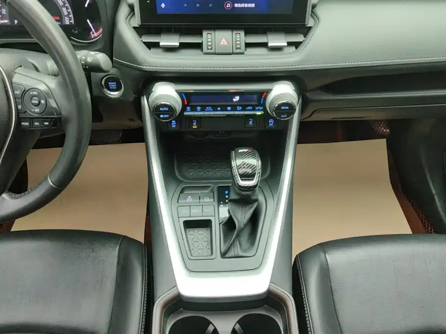 Toyota RAV4 2023 — фото 16