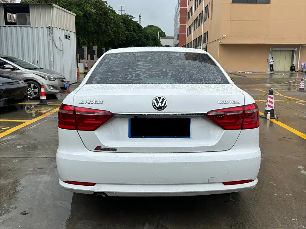 Volkswagen Lavida 2017 — фото 10