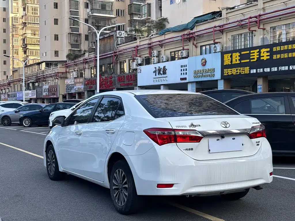 Toyota Corolla 2018 — фото 9