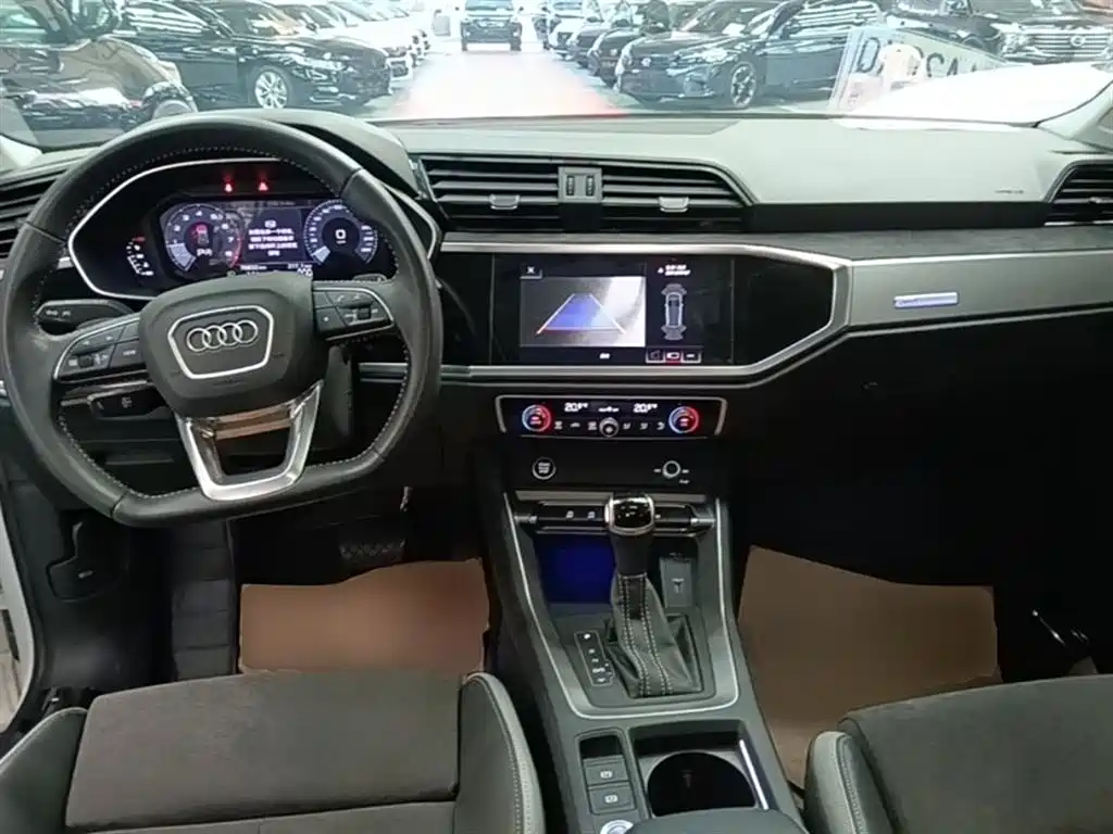 Audi Q3 2021 — фото 10