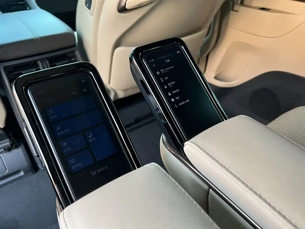 Toyota Alphard 2023 — фото 15