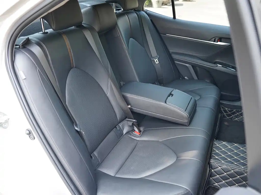 Toyota Camry 2020 — фото 20