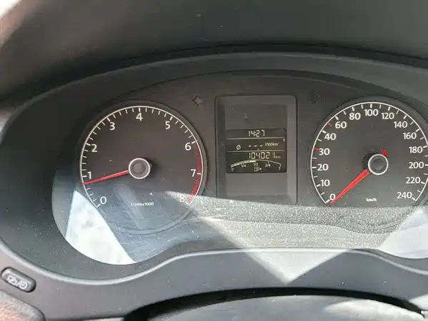 Volkswagen Sagitar 2014
