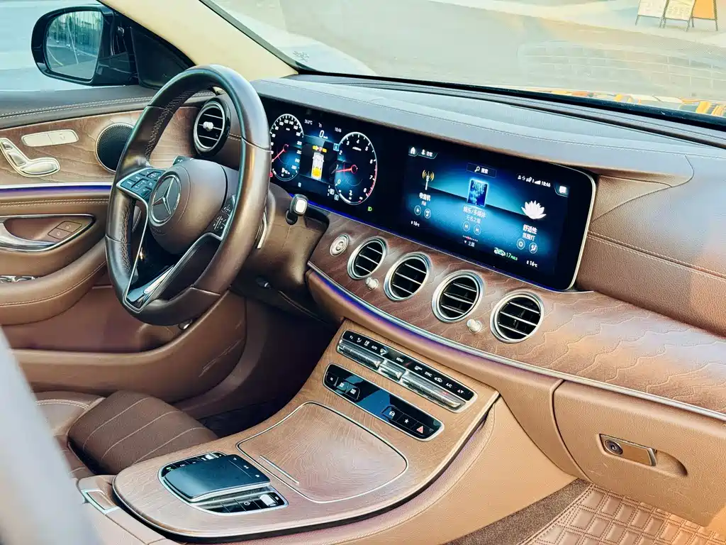 Mercedes-Benz E-Class 2022 — фото 13