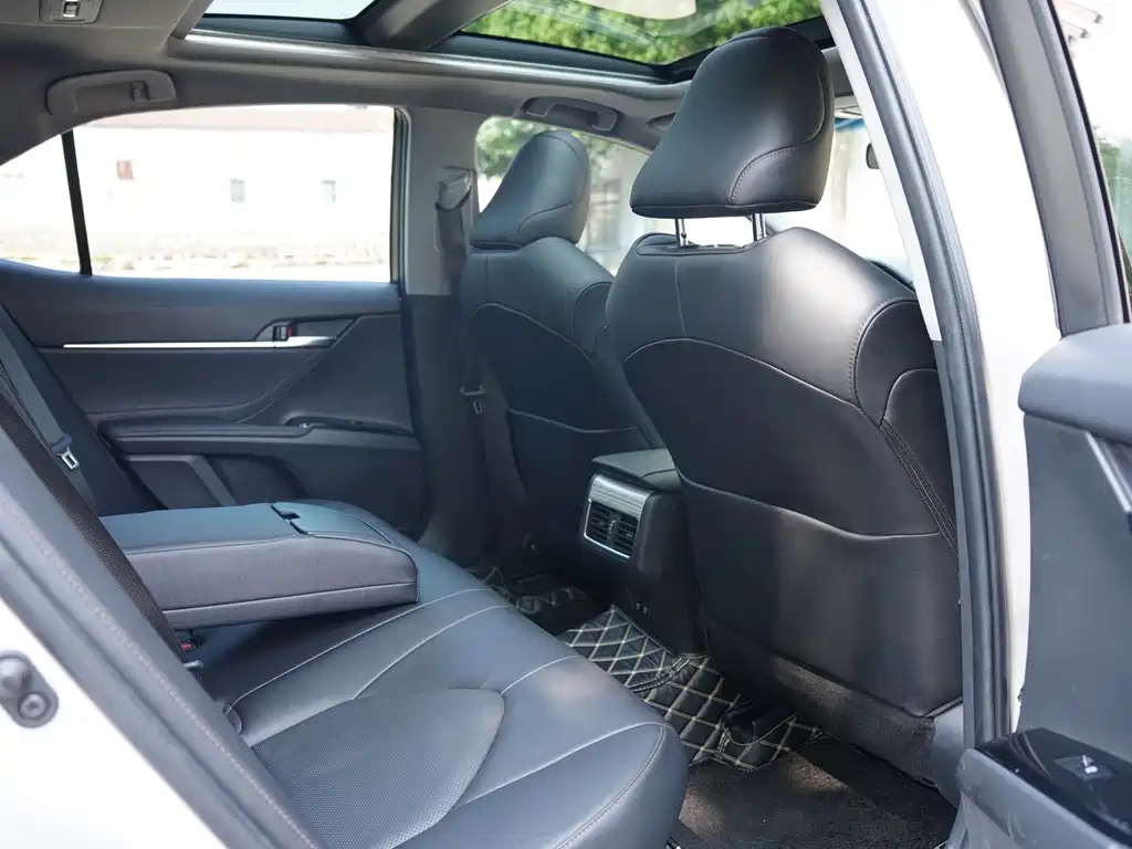 Toyota Camry 2020 — фото 21