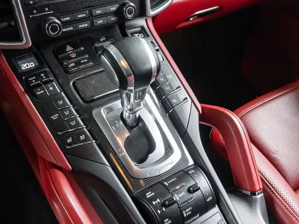Porsche Cayenne 2017 — фото 16